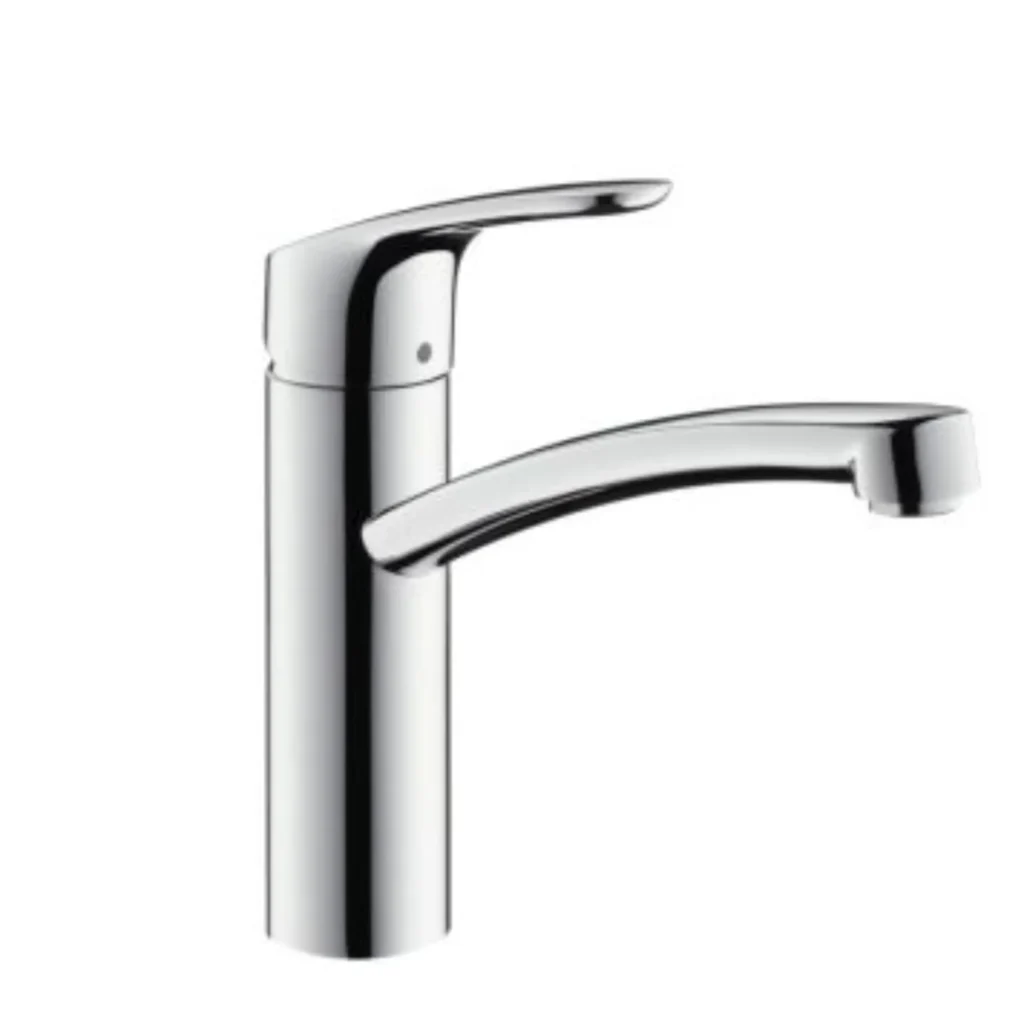 Stilrent, krom køkkenarmatur med enkelt design.